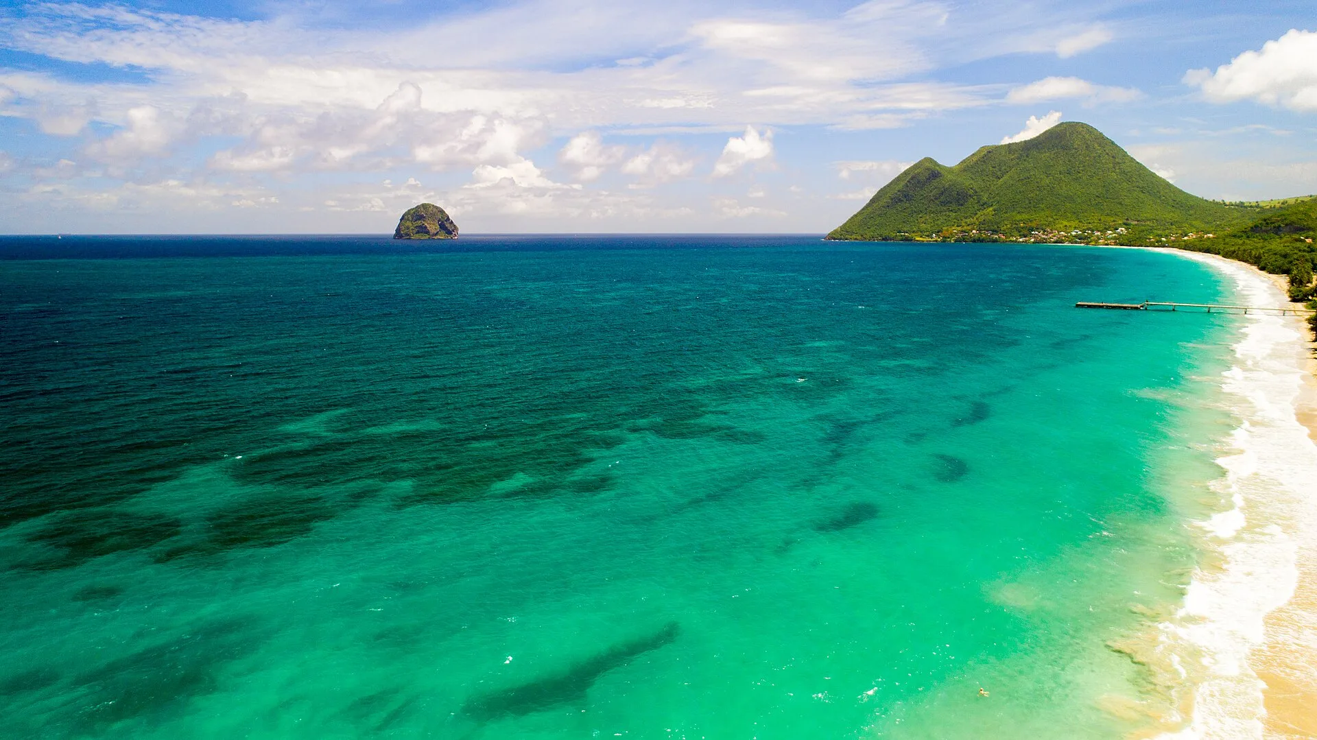 Le Diamant : face au rocher, sur une longue plage